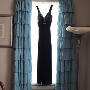 * Floor Length, V Neck Black Lace Formal Gown :)